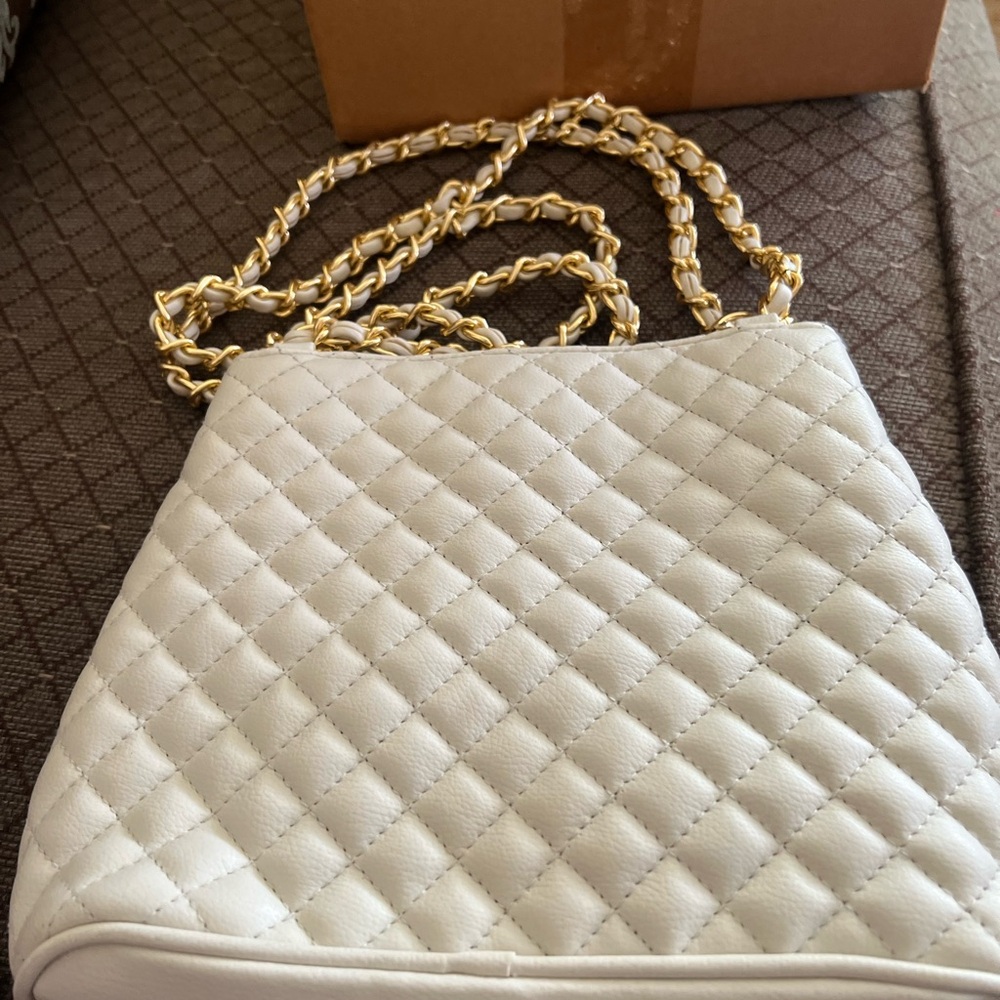 Amanda Smith White and Gold Quilted Shoulder Bag
